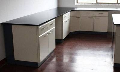 櫥柜臺(tái)面材料介紹:實(shí)芯耐蝕理化板臺(tái)面