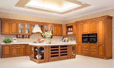 櫥柜上的雕刻、鑲嵌的裝飾